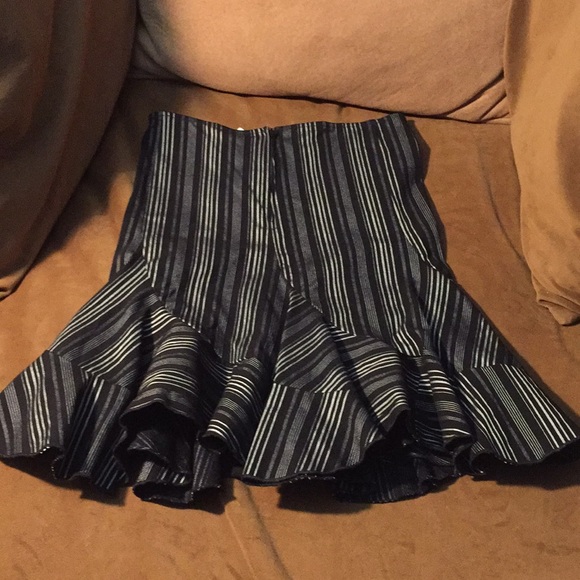 Skirts - Picture 2 of 3